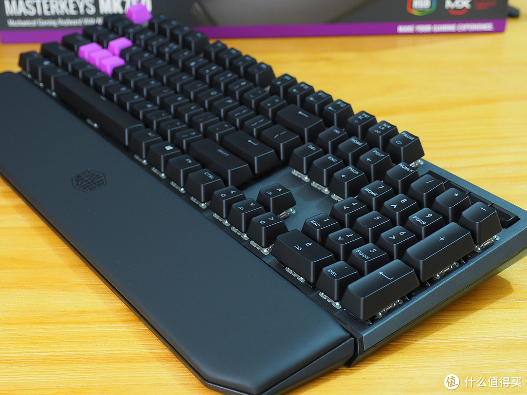 又一款RGB机械键盘面世，光污染时代终将到来—CoolerMaster 酷冷至尊 MK750 RGB 机械键盘 红轴樱桃轴 开箱