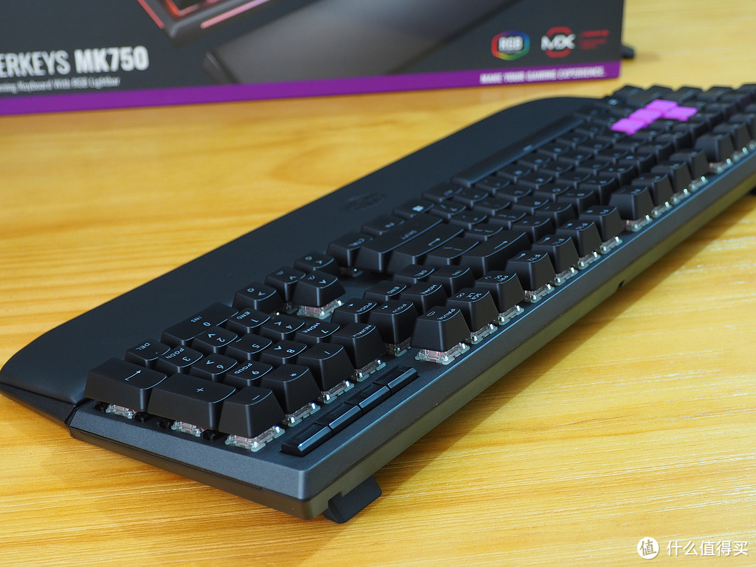 又一款RGB机械键盘面世，光污染时代终将到来—CoolerMaster 酷冷至尊 MK750 RGB 机械键盘 红轴樱桃轴 开箱