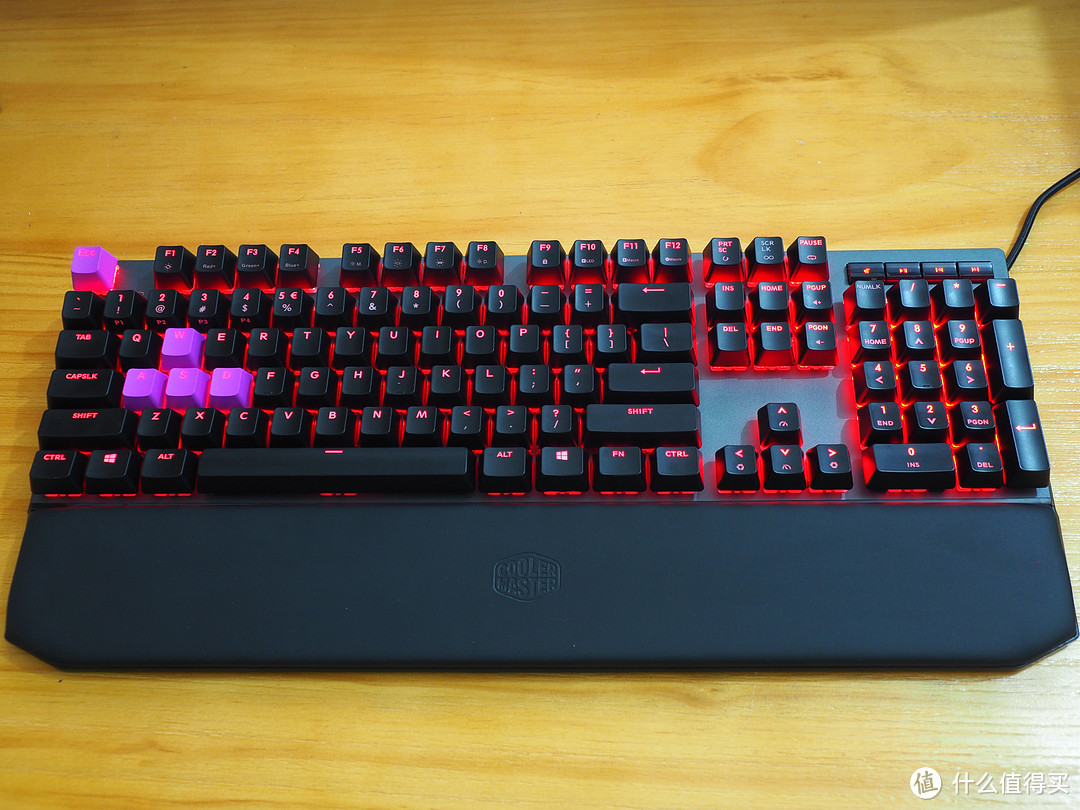 又一款RGB机械键盘面世，光污染时代终将到来—CoolerMaster 酷冷至尊 MK750 RGB 机械键盘 红轴樱桃轴 开箱