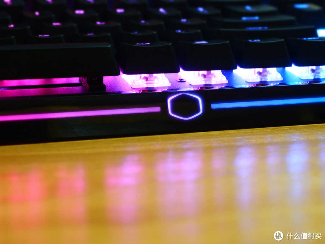 又一款RGB机械键盘面世，光污染时代终将到来—CoolerMaster 酷冷至尊 MK750 RGB 机械键盘 红轴樱桃轴 开箱