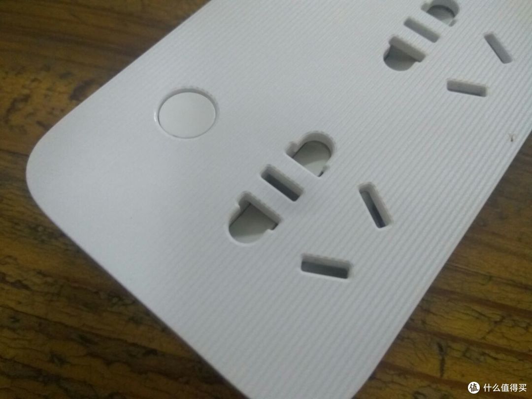 这种条纹布满整个插座表面