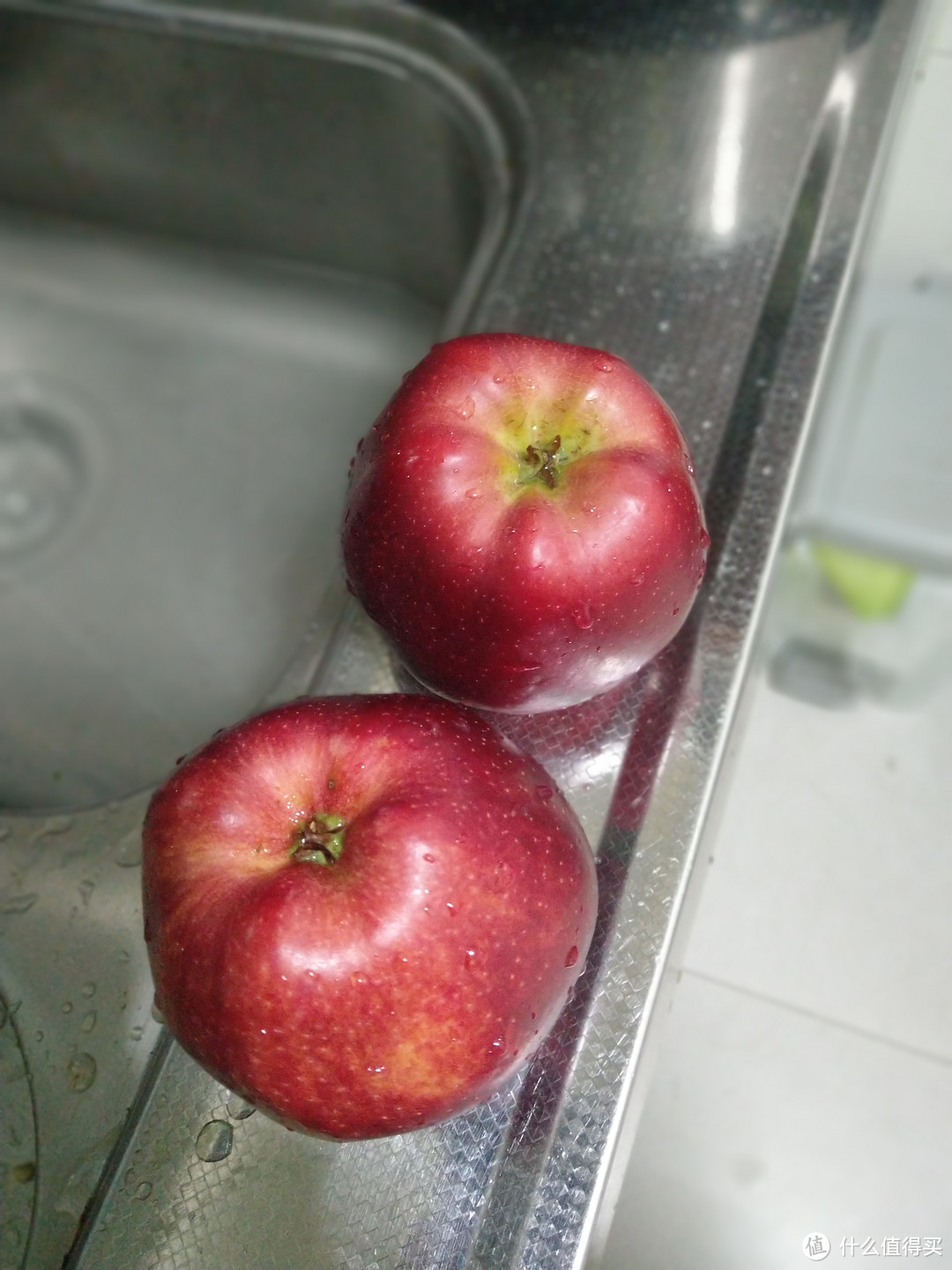 清洗过后的苹果好想吃。。