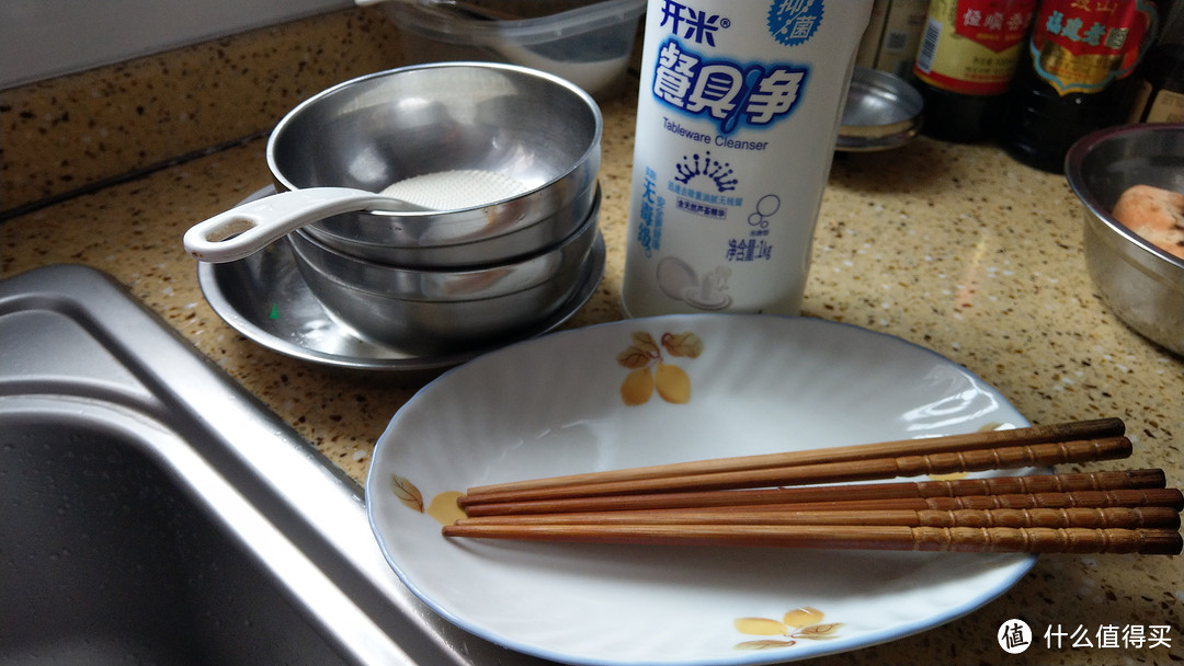 使用餐具净清洁之后的碗筷