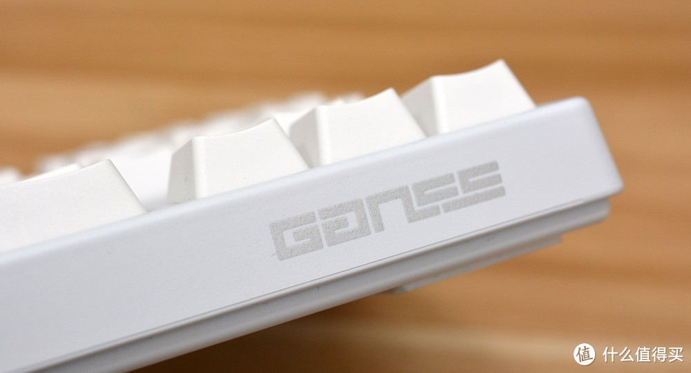 帮我把桌面空出来，GANSS 高斯 GS87-D 蓝牙双模式机械键盘 开箱