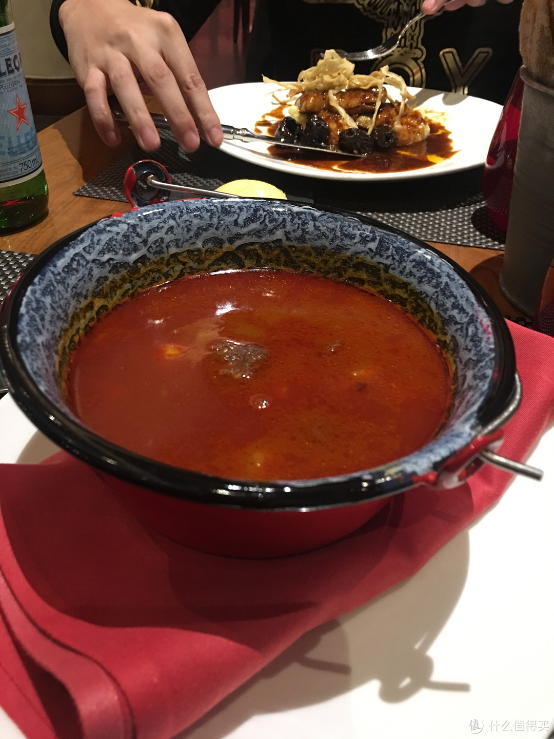 当地特色汤Goulash Soup (匈牙利红烩牛肉汤）