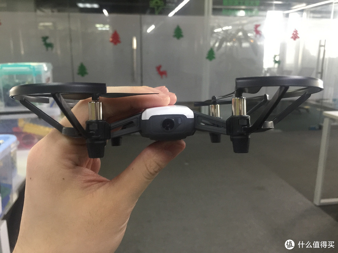 更像是一款玩具—DJI 大疆 TELLO 特洛 遥控无人机 开箱