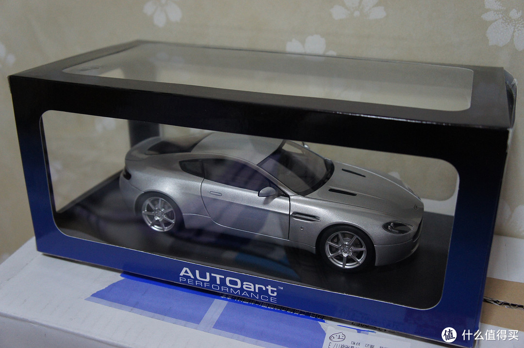 AUTOart 奥拓 阿斯顿马丁 V8 vantage 1:18 汽车模型 开箱