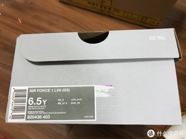 趁着年底耐克折扣店特价买了2双耐克鞋一空军一号童鞋开箱