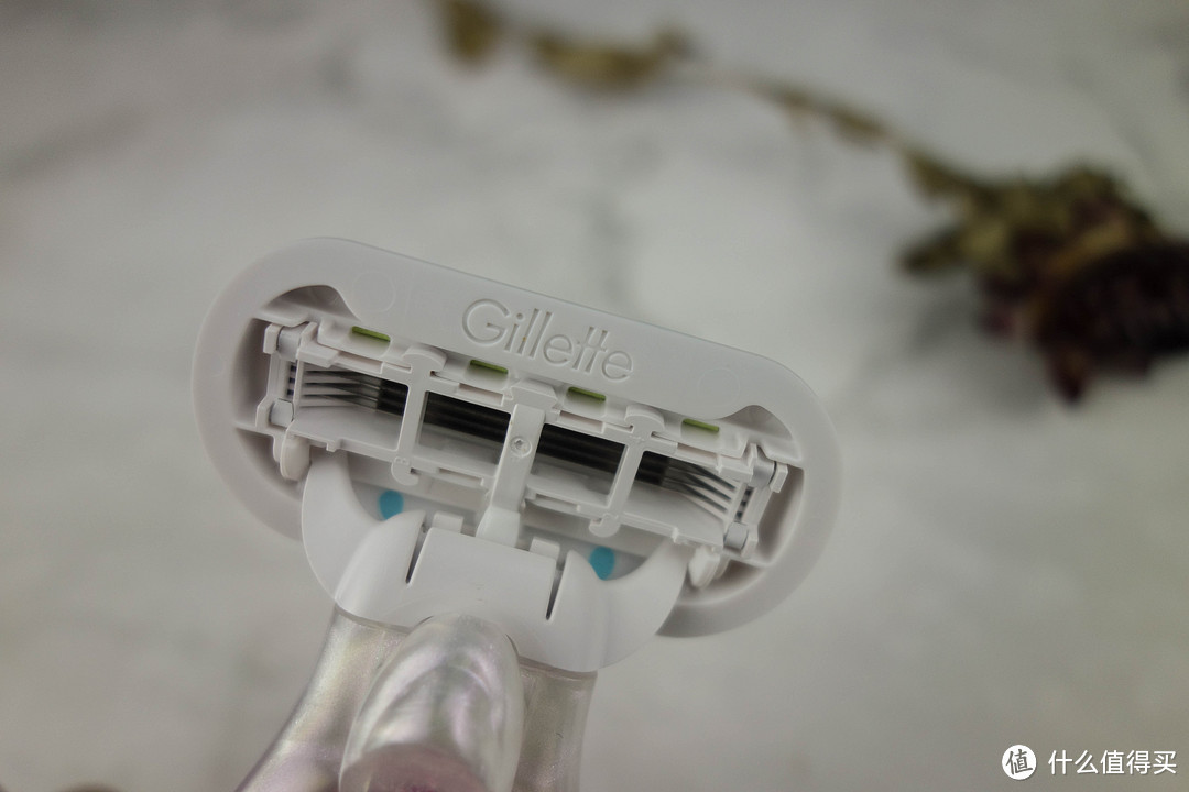 不留余地光洁美—Gillette 吉列 Venus 娇点脱毛刀是否值得买？