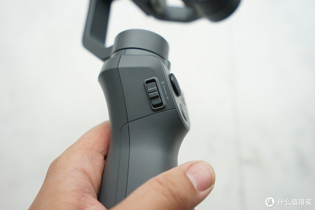 视频新手玩家的新拍档—DJI 大疆灵眸 OSMO Mobile 2 手机云台简单开箱