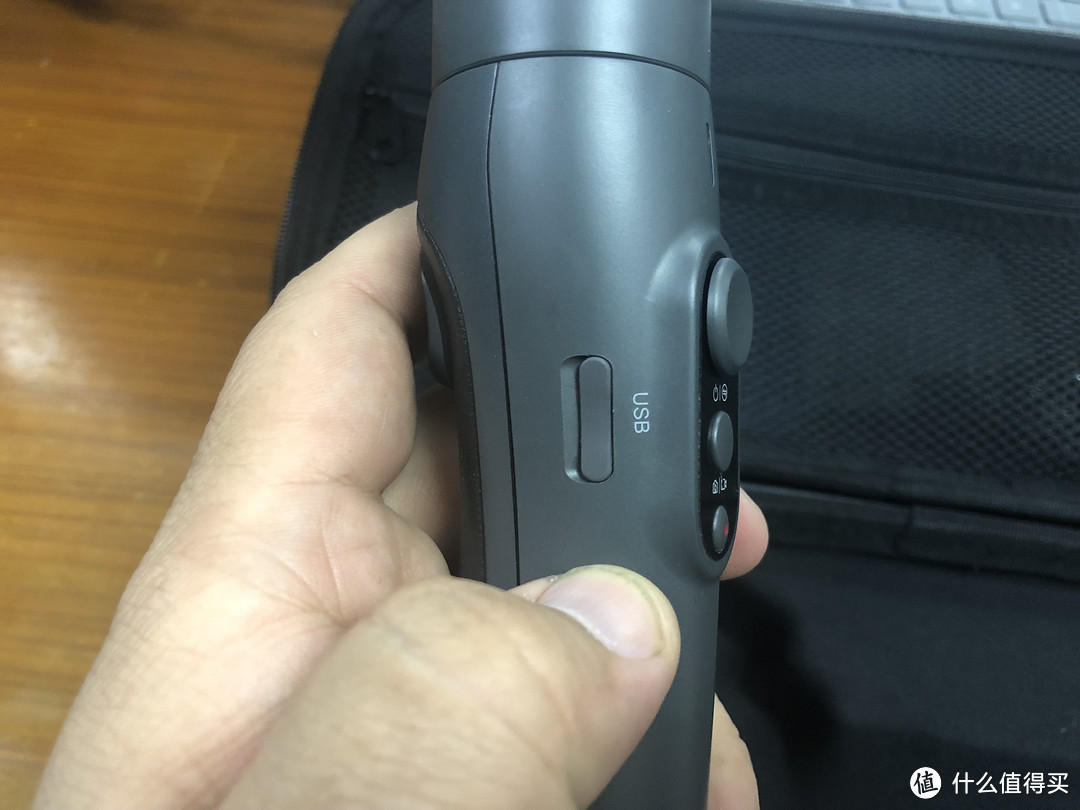 DJI 大疆 OSMO MOBILE 2 云台 开箱使用，并简单对比飞宇Vimble2