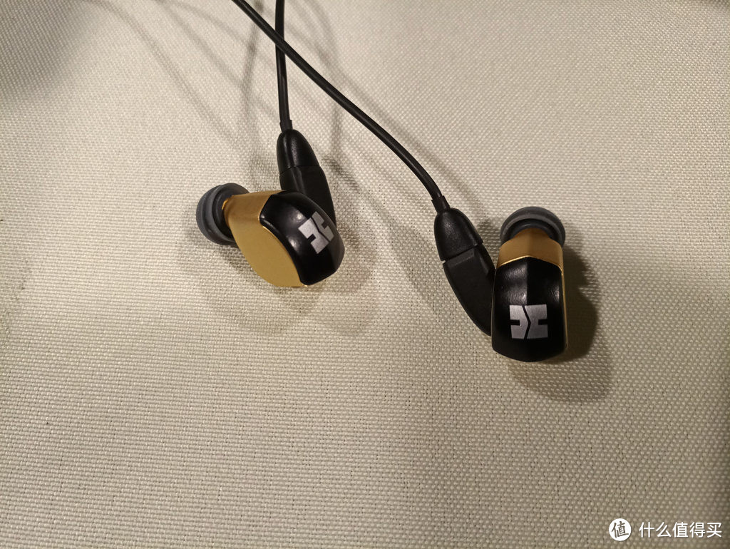 万元级旗舰，细节还需要提高：HIFIMAN 头领科技 RE2000 耳塞式耳机 开箱