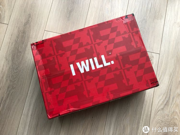 京东NBA旗舰店购买，红色迷彩外层包装盒很有过年的感觉！