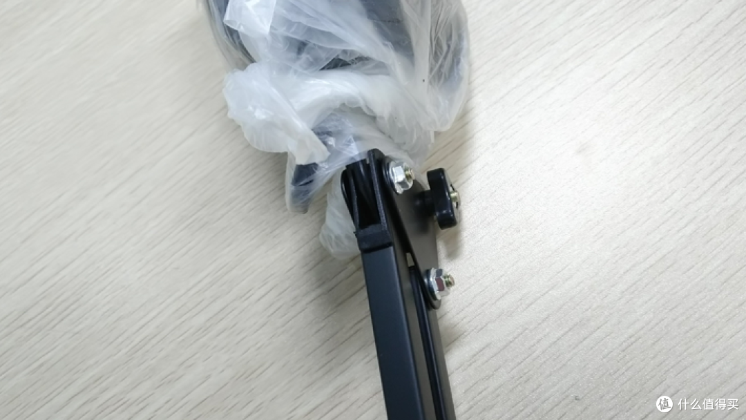又是那个光:开林 HL-2303 落地台灯简评