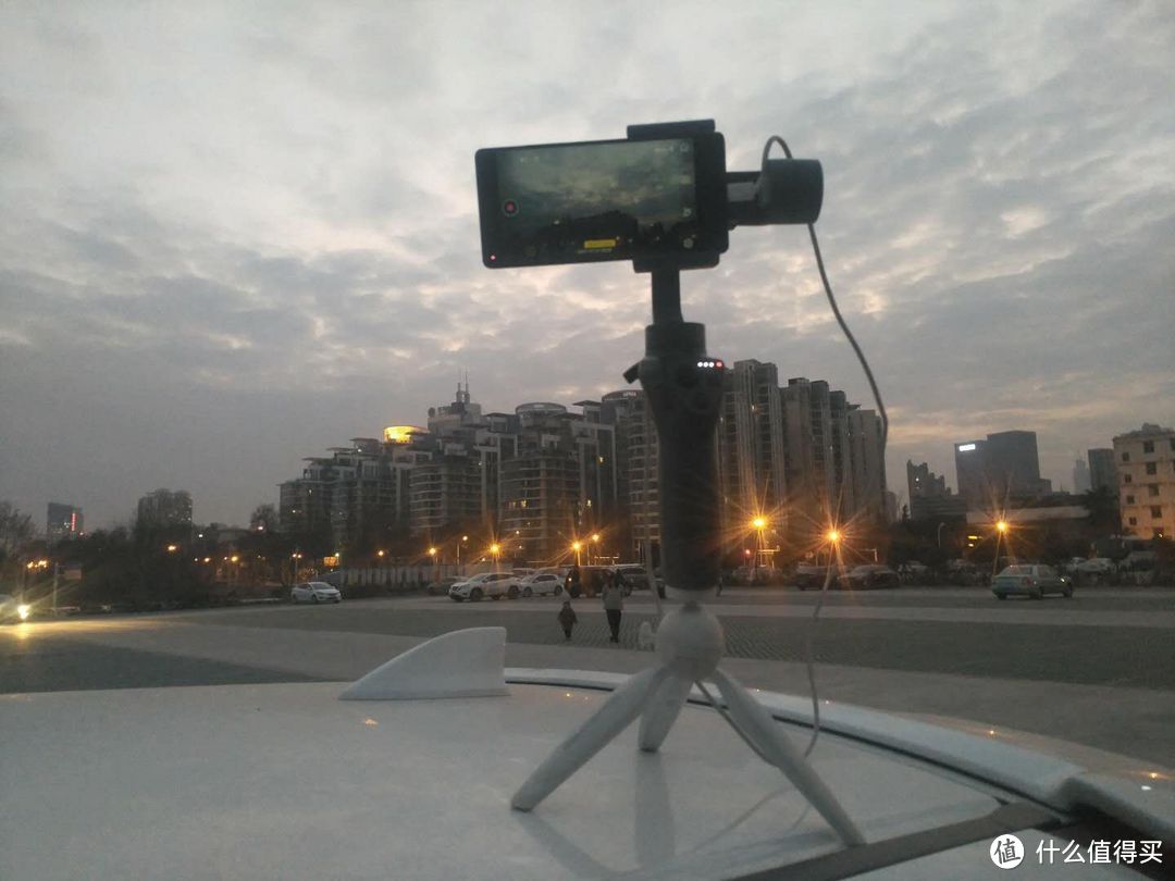 手机拍视频利器：DJI 大疆灵眸 OSMO2 手机稳定器 体验测评，含短片！对比智云Q