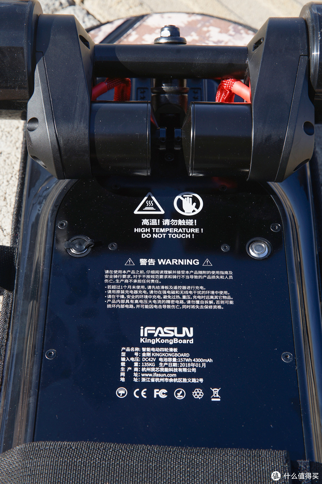 为什么大年三十我孤零零的在体育场玩滑板？-------评测iFASUN智能电动四轮金刚滑板车