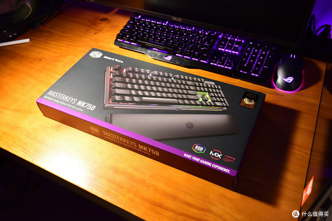 艳而不妖RGB键盘—CoolerMaster 酷冷至尊 MK750 RGB 茶轴机械键盘 开箱