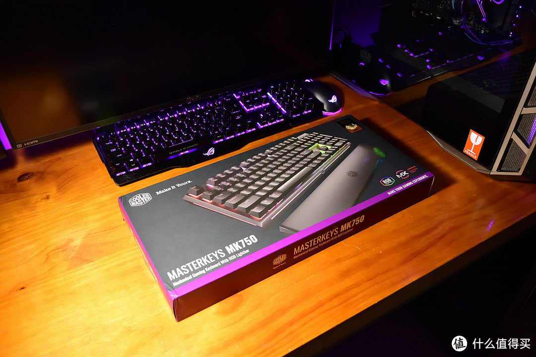 艳而不妖RGB键盘—CoolerMaster 酷冷至尊 MK750 RGB 茶轴机械键盘 开箱