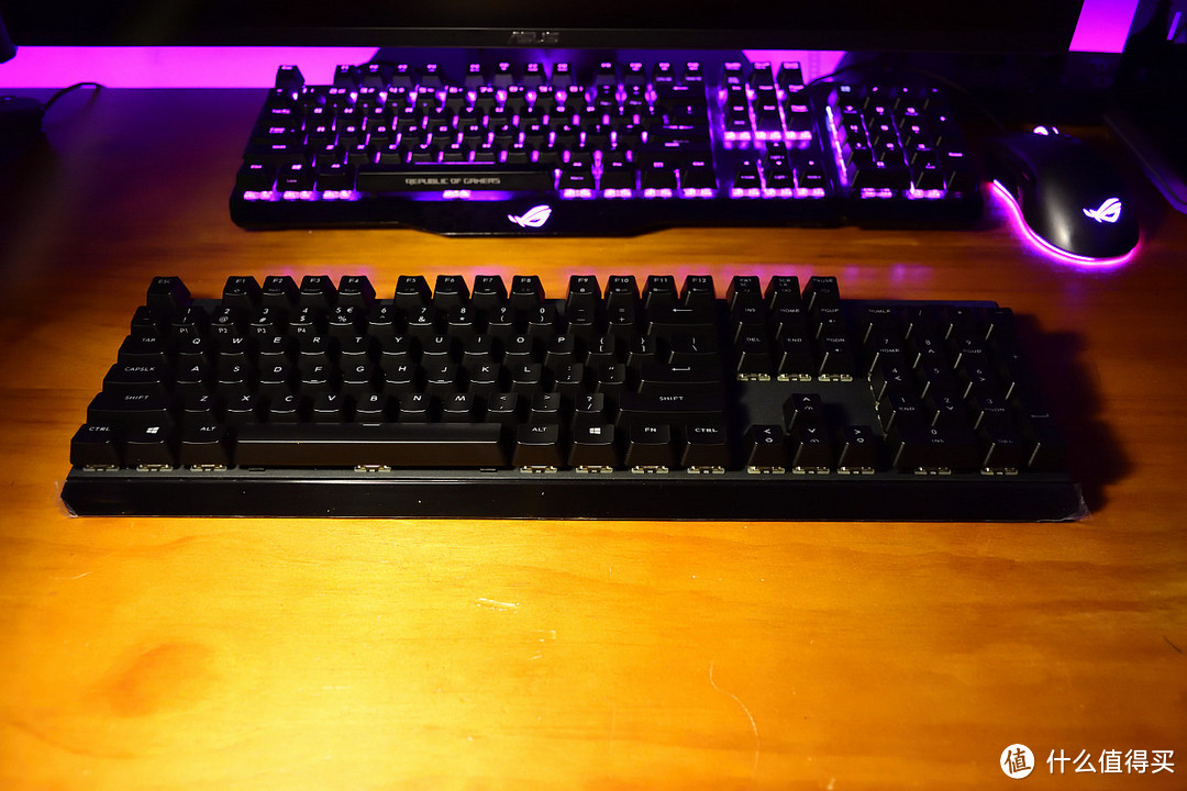 艳而不妖RGB键盘—CoolerMaster 酷冷至尊 MK750 RGB 茶轴机械键盘 开箱