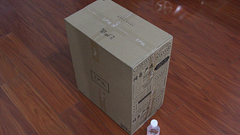 网易严选 商旅双肩包外观展示(拉链|网兜|肩带|主仓位)△纸箱可以说