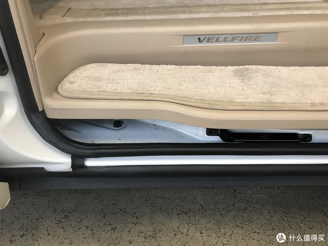 8万块给女王买了丰田埃尔法姐妹车,你们说值吗?