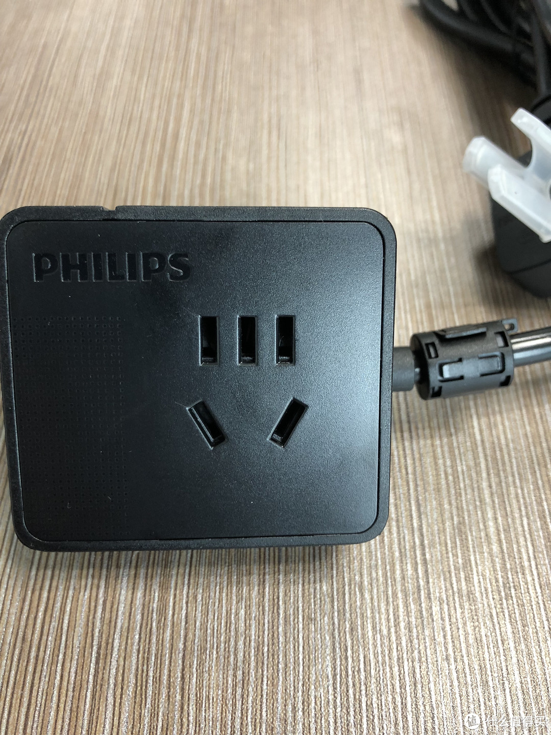 #轻众测#飞利浦 便携迷你USB桌面旅行插座