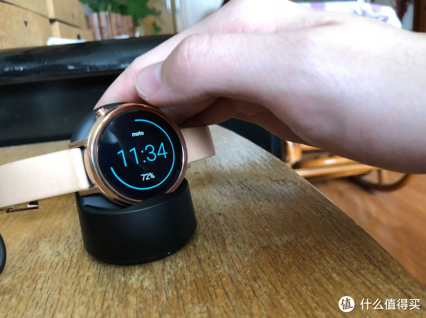 拔了一棵种了三年的草，想不到根都烂了：MOTOROLA 摩托罗拉 Moto360 二代 智能手表