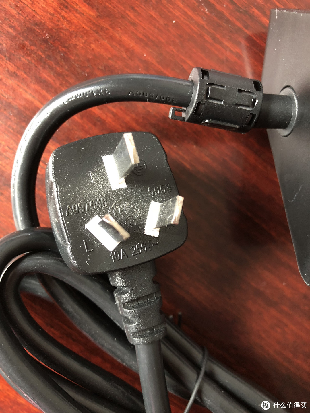 这个插线板不一样——【轻众测】飞利浦 便携迷你USB桌面旅行插座