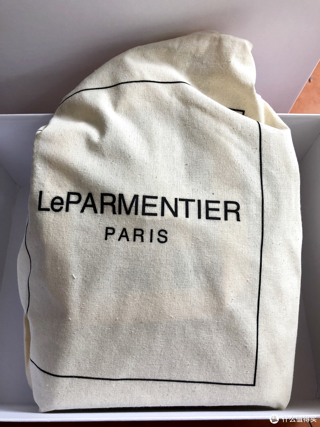 简约大气，可随性可优雅：Le Parmentier Palazia 珍珠灰色女士背包