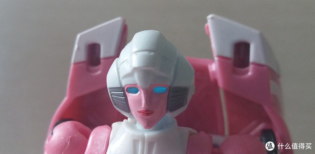 Hasbro 孩之宝 变形金刚 1986大电影之红粉战士阿尔茜 变形试玩
