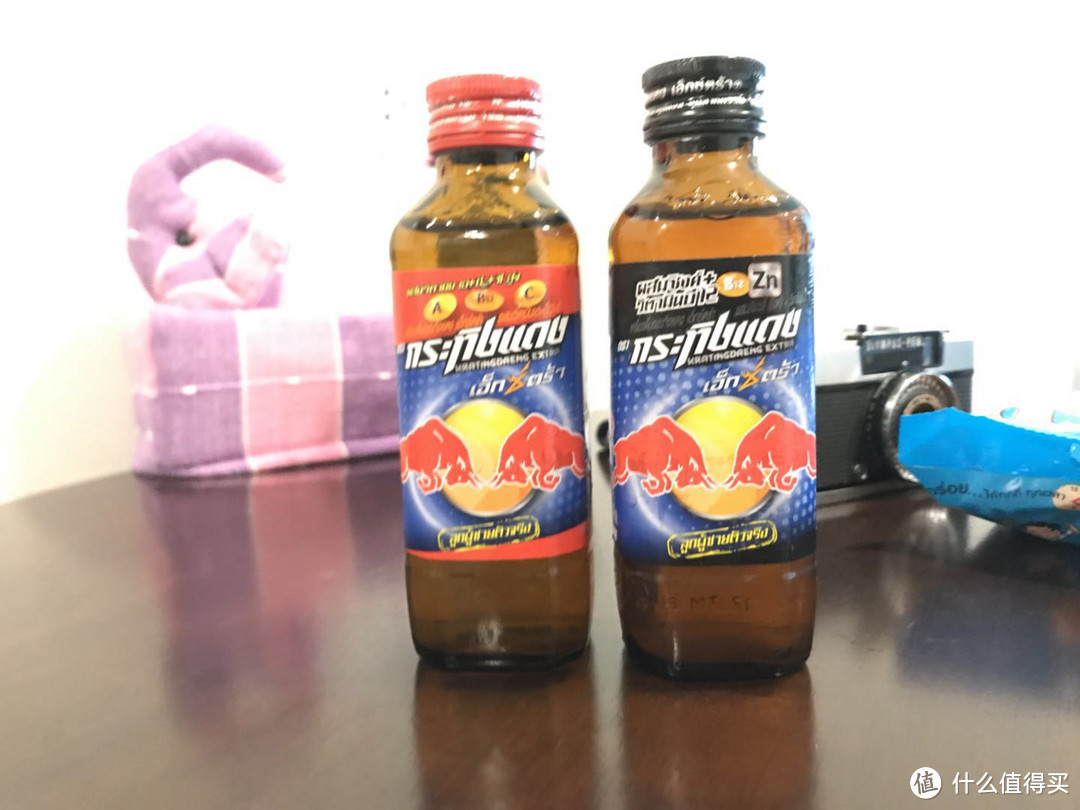 路过711，买了写零食和泰国红牛。