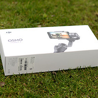 大疆 灵眸 OSMO Mobile 2防抖手机云台外观展示(充电线|夹持|材质|铭牌|按钮)