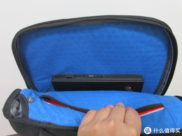 戴尔服务器旁边的蓝色按钮=戴尔服务器旁边的蓝色按钮是什么