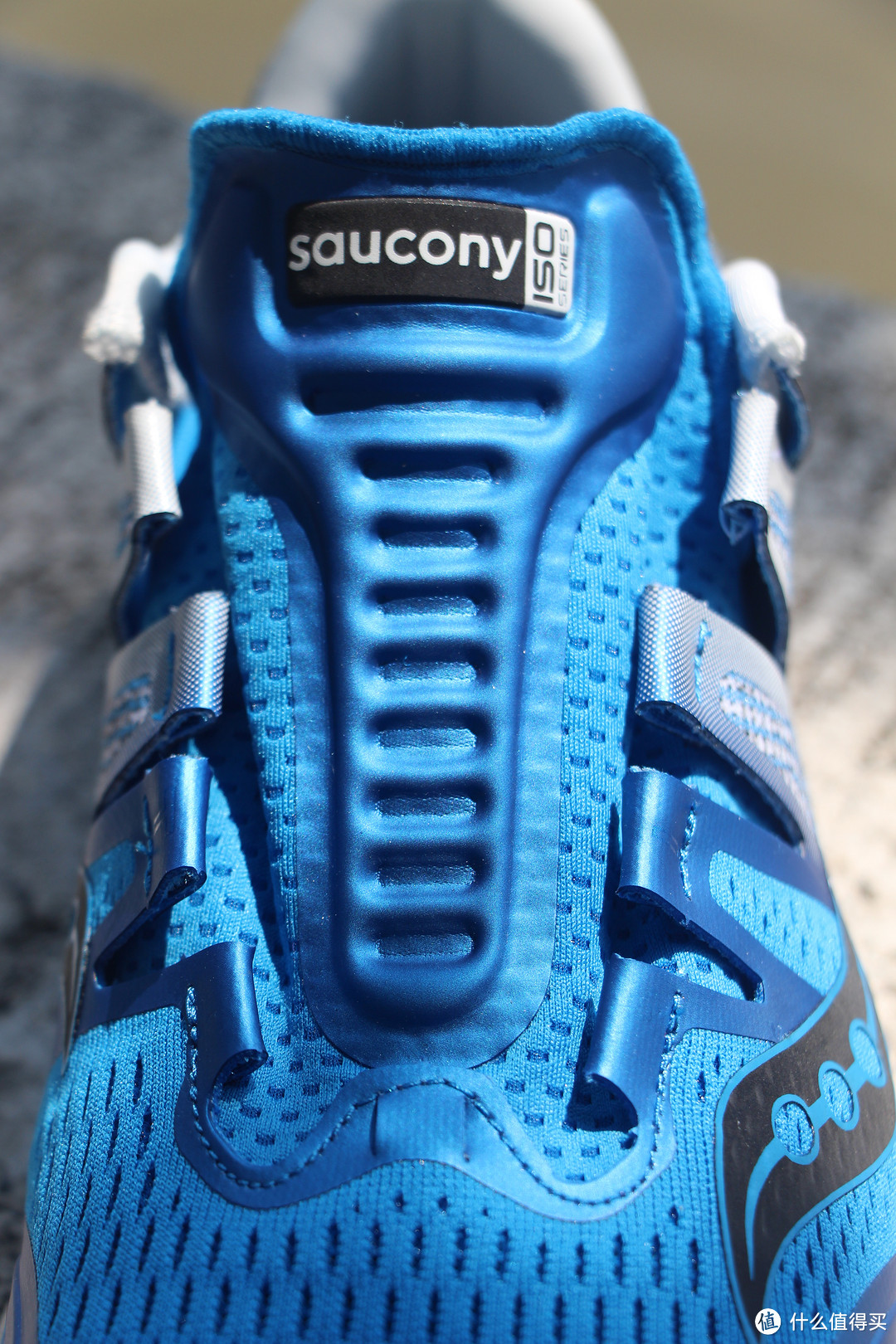 颜值当家、稳定至上—SAUCONY 圣康尼  LIBERTY ISO 稳定保护男子跑步鞋 深度测评