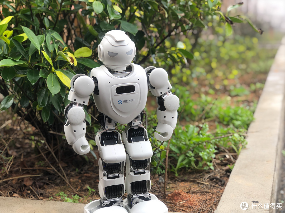 优必选Alpha Ebot机器人——陪伴孩子的好伙伴