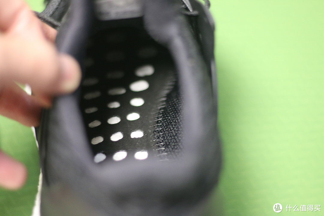 一个鞋型用4代—Adidas 阿迪达斯 Ultra Boost 4.0 运动鞋 开箱