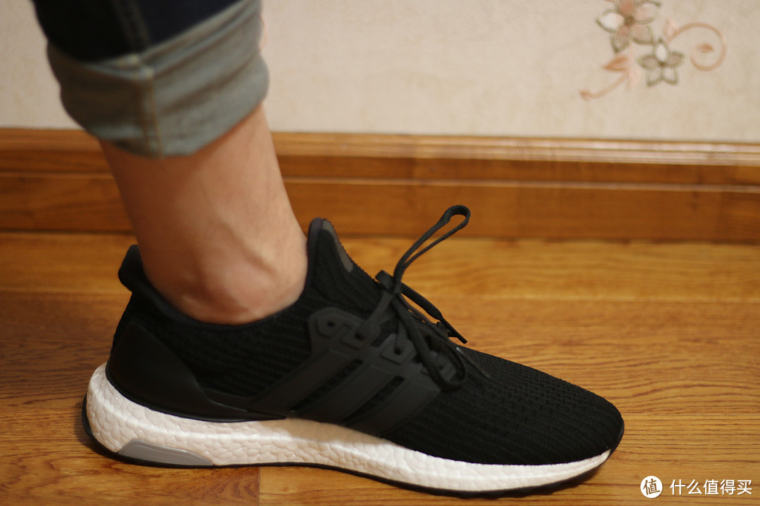 一个鞋型用4代—Adidas 阿迪达斯 Ultra Boost 4.0 运动鞋 开箱