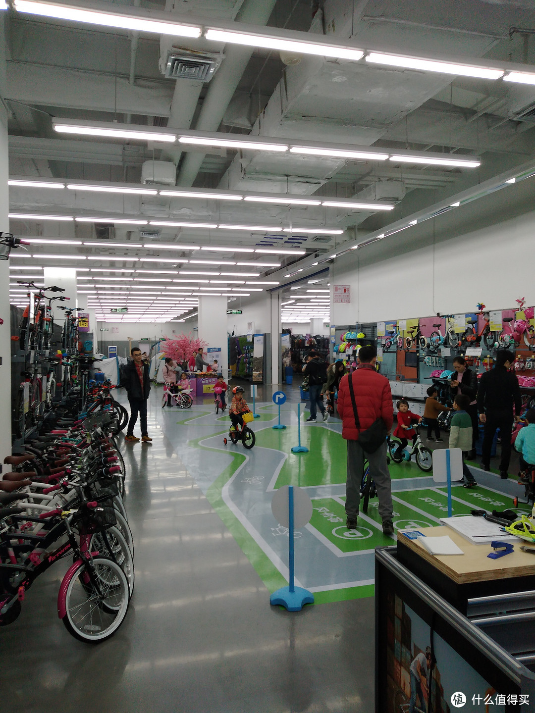 #剁主计划-青岛#运动品商中的“宜家”：好购好玩的 迪卡侬DECATHLON 线下运动体验购物中心