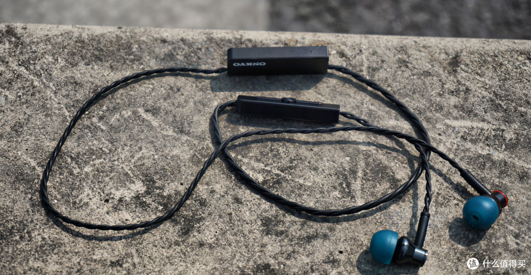 一款电量持久音质尚可挤公交坐地铁通勤蓝牙耳机onkyo安桥e200bt耳机
