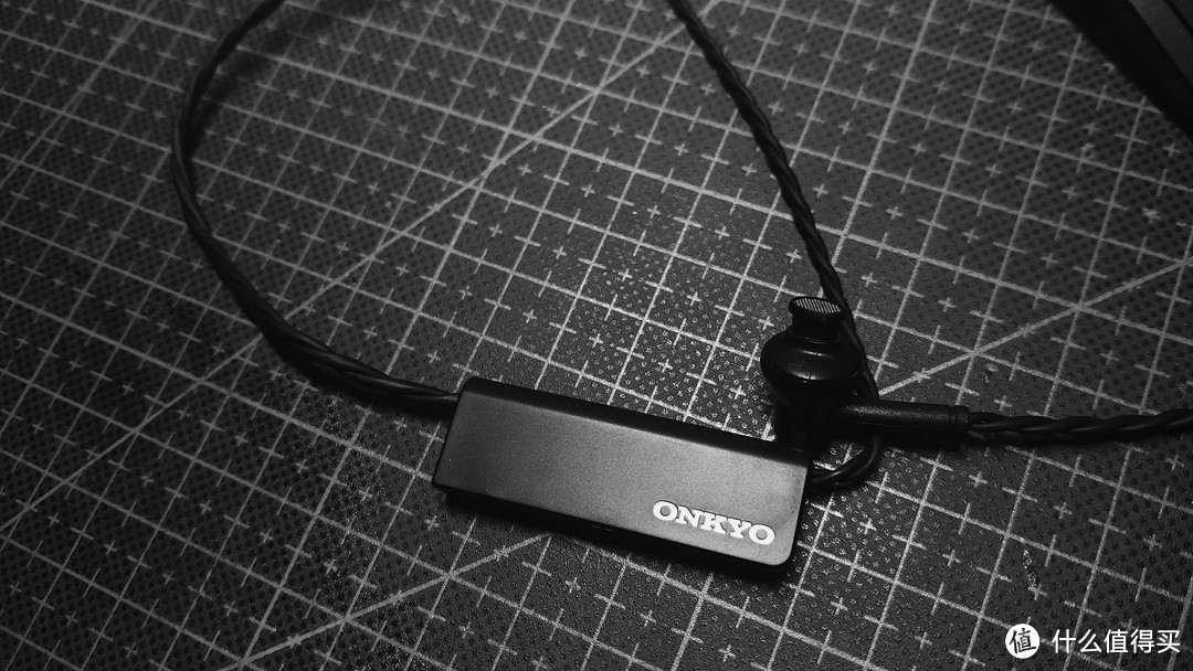 一款电量持久音质尚可挤公交坐地铁通勤蓝牙耳机onkyo安桥e200bt耳机