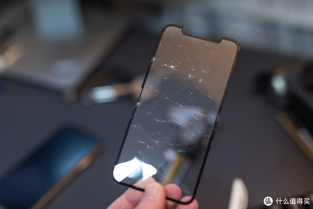 “贴膜攻略”—如何给你的手机选一张合适的钢化膜