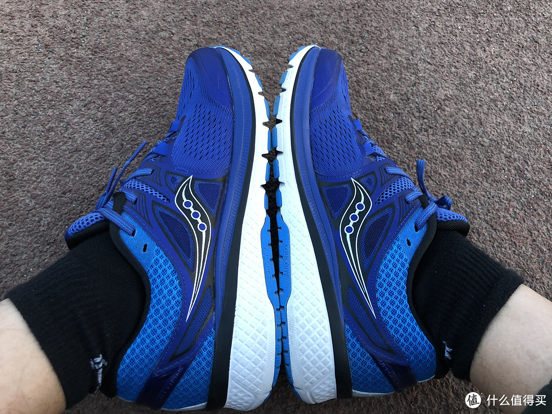 #剁主计划-郑州#Q弹脚感 亚瑟士的强力对手：Saucony 圣康尼 Triumph ISO 3 *级缓冲跑鞋 开箱