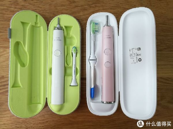 新旧款旅行充电盒比较