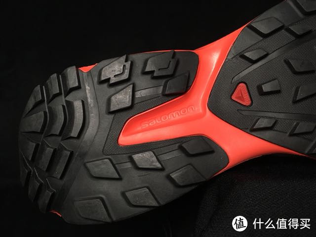 进阶之路赢在下坡：Salomon 萨洛蒙 大红鞋 Wings 8 跑鞋 评测