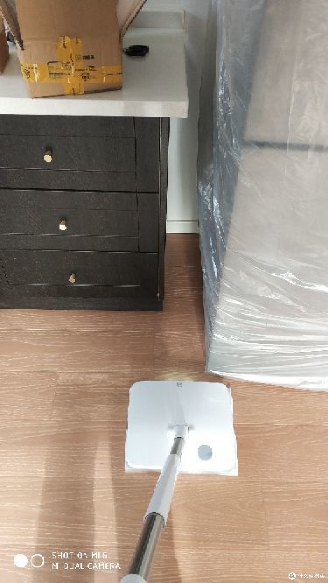 拖把是方形的，这些空隙进不去，算是一个小槽点吧！