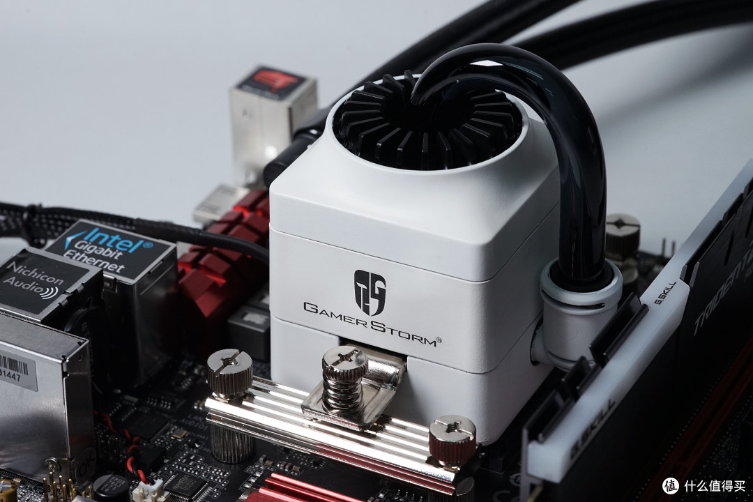 AMD 归来!搭载 Ryzen APU 的 JONSBO 乔思伯 UMX1 PLus ITX PC 机箱