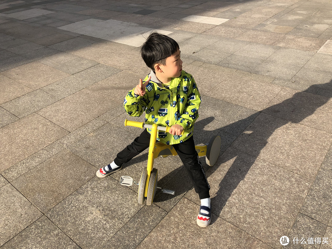 萌哒哒的黄色700kids 柒小佰~谁说只能骑到3岁~哈哈哈~一大波真人秀来袭~