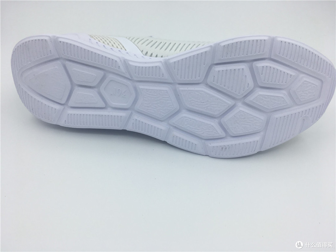 用CLIMA COOL40%的价格实现50%的功能 361° WIND MAX 风透网跑鞋评测