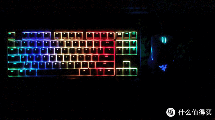 送腻了香水口红,可以试试这把少女心的键盘:Razer 雷蛇 粉晶黑寡妇蜘蛛机械键盘