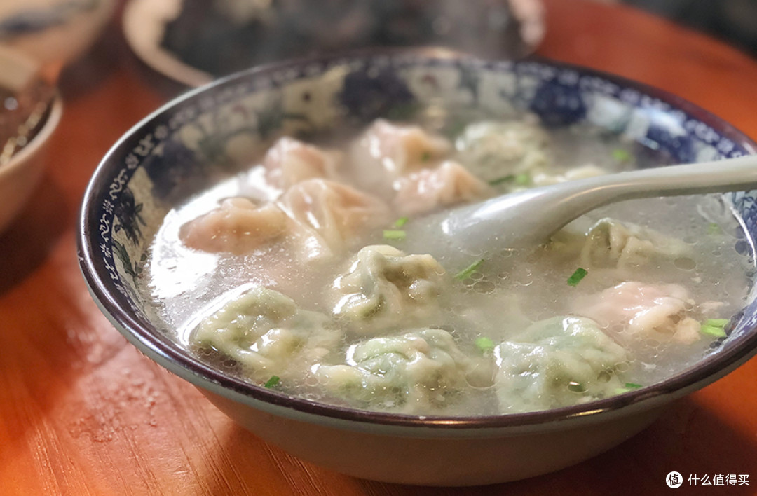 我在淮海路上班,但只去隔壁小马路吃饭